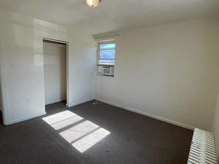 797 E Market St — Photo 3
