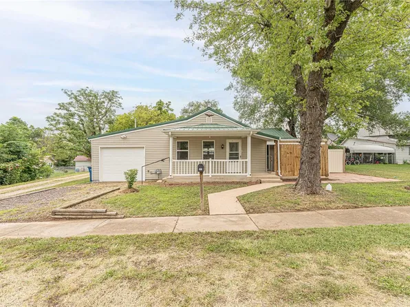 303 E Ash St, Desloge, MO 63601