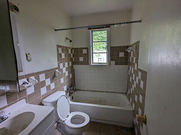 5th image of 432 Lipford St