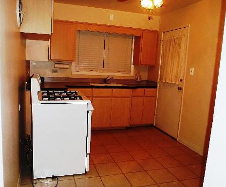 4th image of 1540 N Park Ave Unit 1C