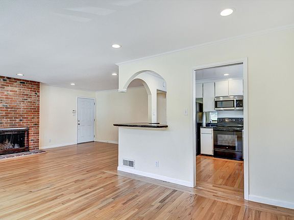 5th image of 331 Forest Park Ct