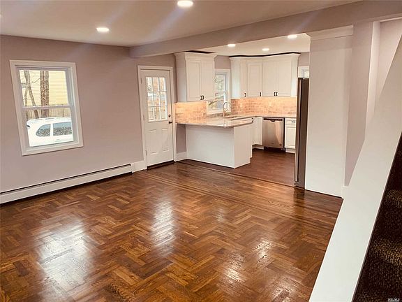 3rd image of 60 Pinewood Dr