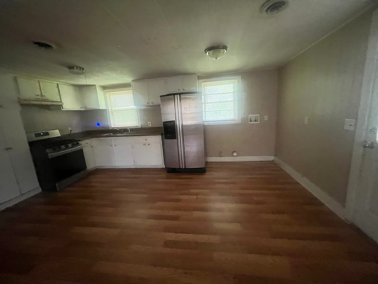 3 bed, 1000 sqft, $1,850 — Photo 1