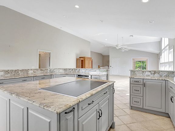 5th image of 842 Hideaway Cir W