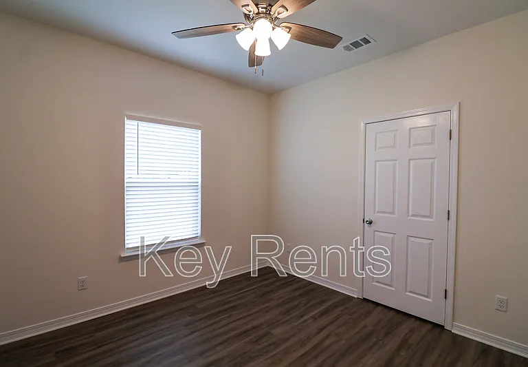 7111 McAdam Ct — Photo 7