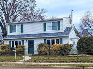 111 Haven Ln, Levittown, NY 11756