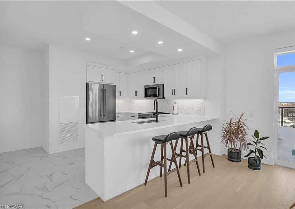 1st image of 71 Wyndham St S #1105
