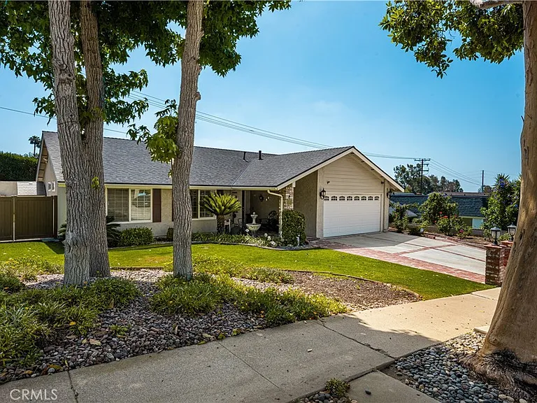 664 Olive Ave — Photo 1