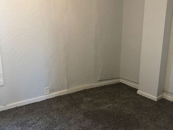 5th image of 2606 Queen Ave #2