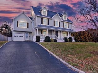 239 Wormwood Rd, Fairfield, CT 06824