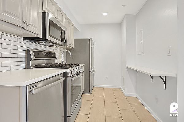 1st image of 385 Vernon Ave APT 4D