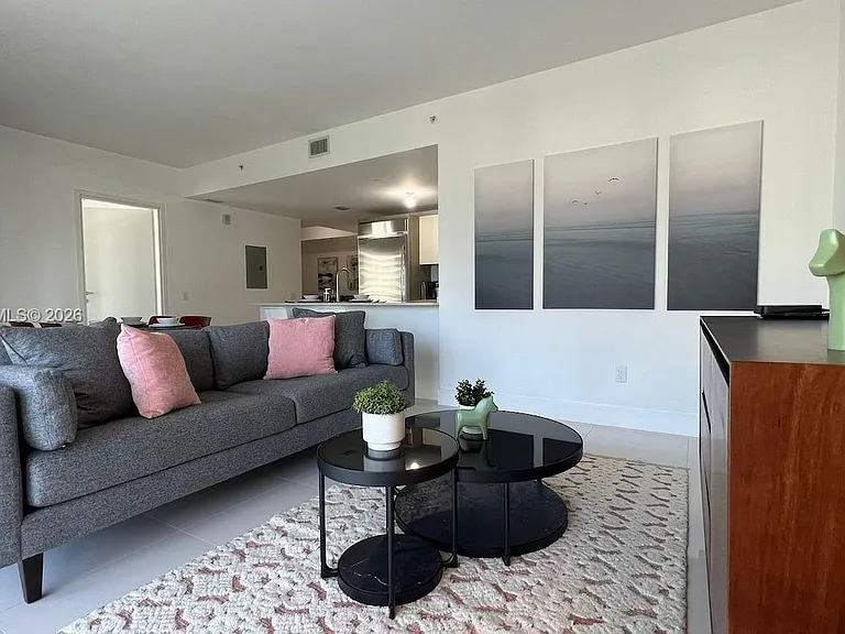 1300 Brickell Bay Dr #3400 — Photo 2