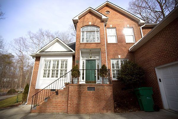 1st image of 125 Glencove Dr