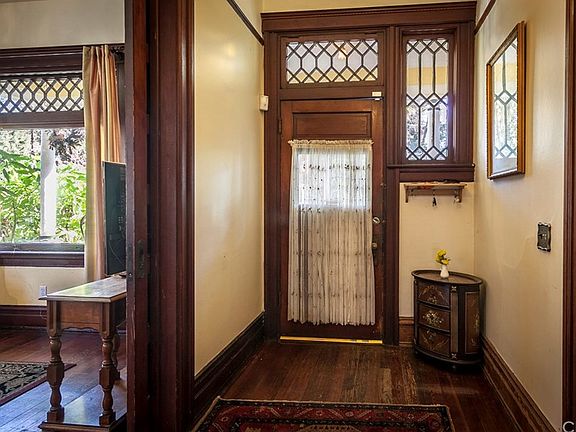 5th image of 144 Parkwood St