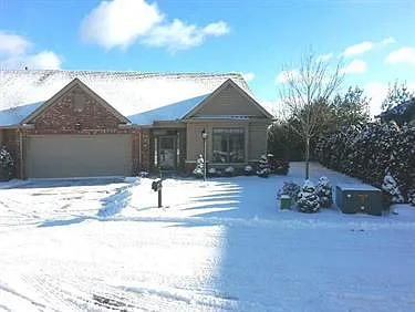 401 Elliot Ln photo 1