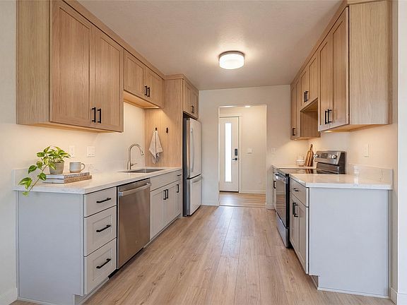 4th image of 3000 Washburn Ave #3