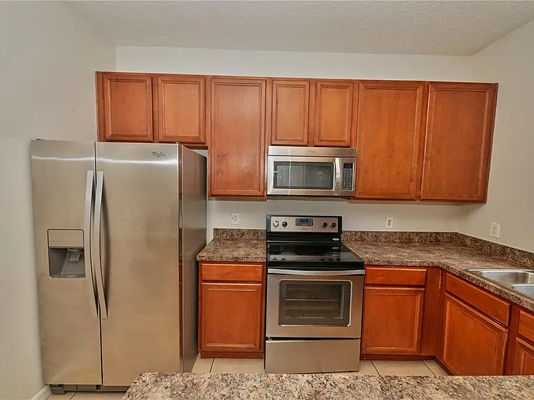 2730 Retreat View Cir — Photo 12