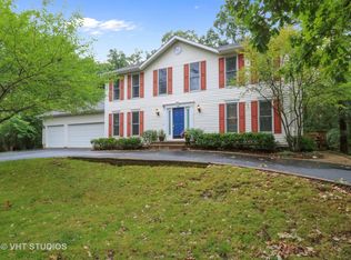 525 Quassey Ave, Lake Bluff, IL 60044