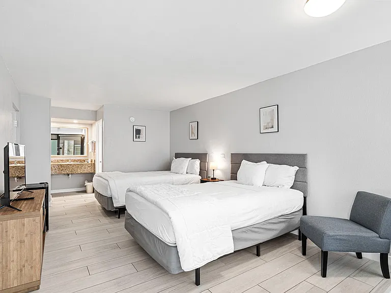 2520 Stirling Rd #307 — Photo 8