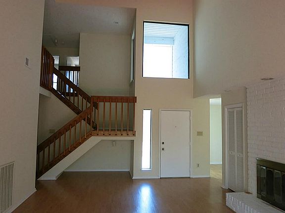 3rd image of 1923 Pepper Hill Way