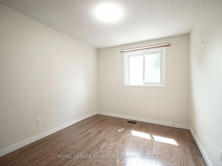 447 Ontario St N — Photo 35