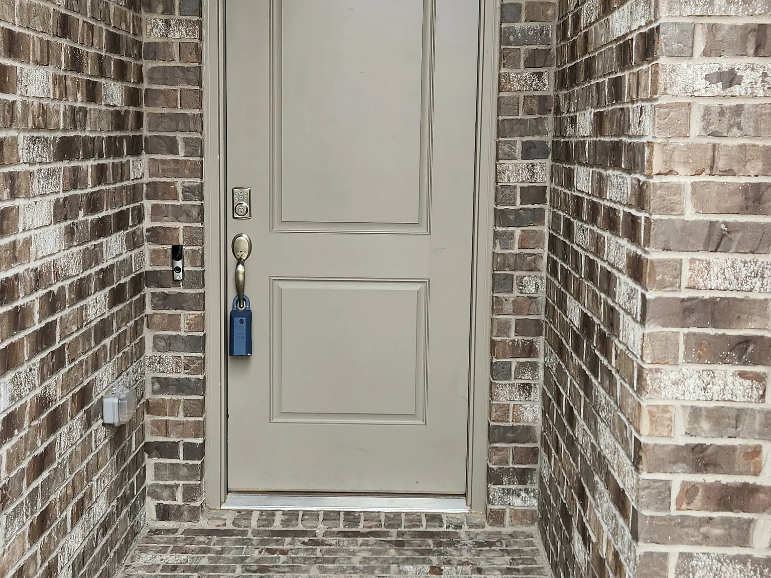 4 bed, 2214 sqft, $2,500 — Photo 2
