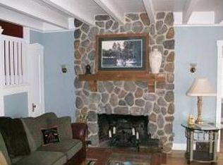 556 Sauk Trl, Fontana, WI 53125