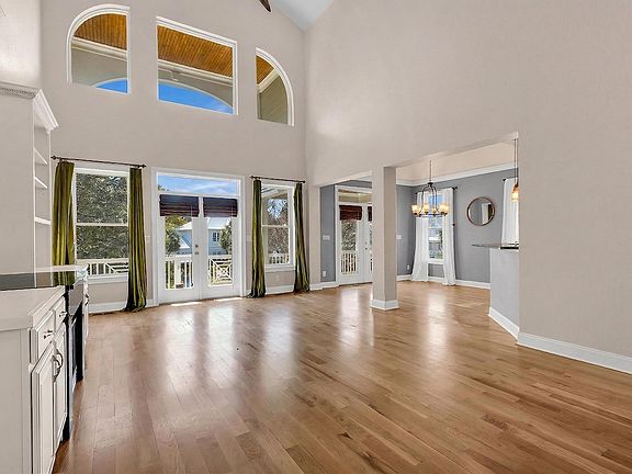 4th image of 16 Orchard Ave.