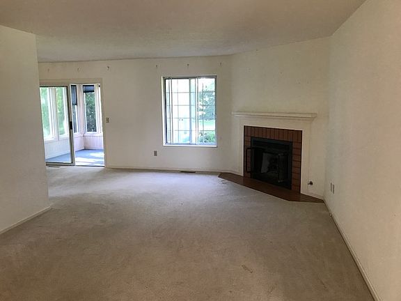 4th image of 18249 Farm Ln