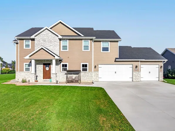 2215 Softwind Rd, Neenah, WI 54956