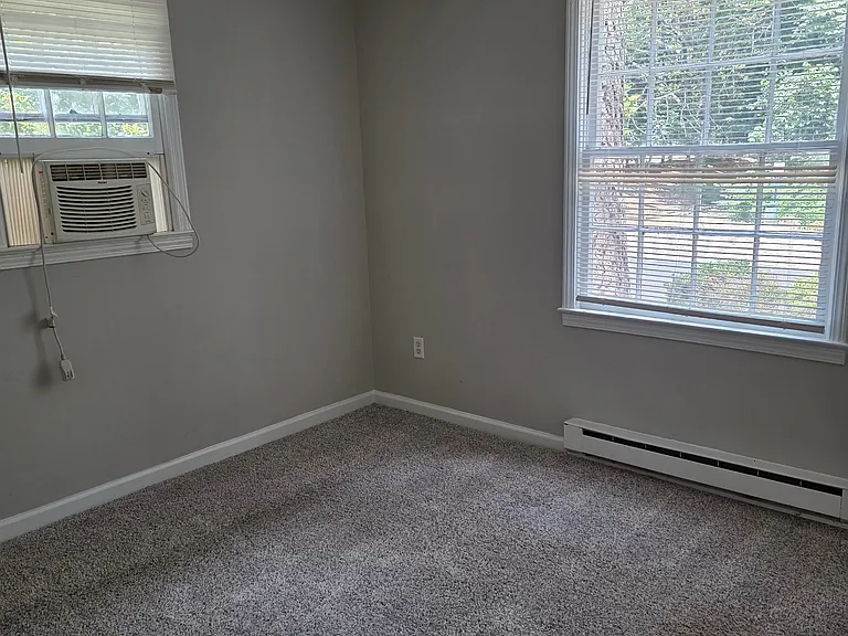 Bentley Woods Apartments — Photo 25