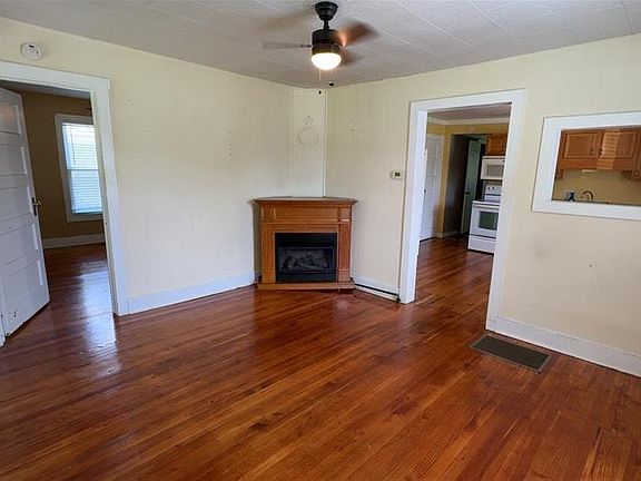 2nd image of 409 Elk St