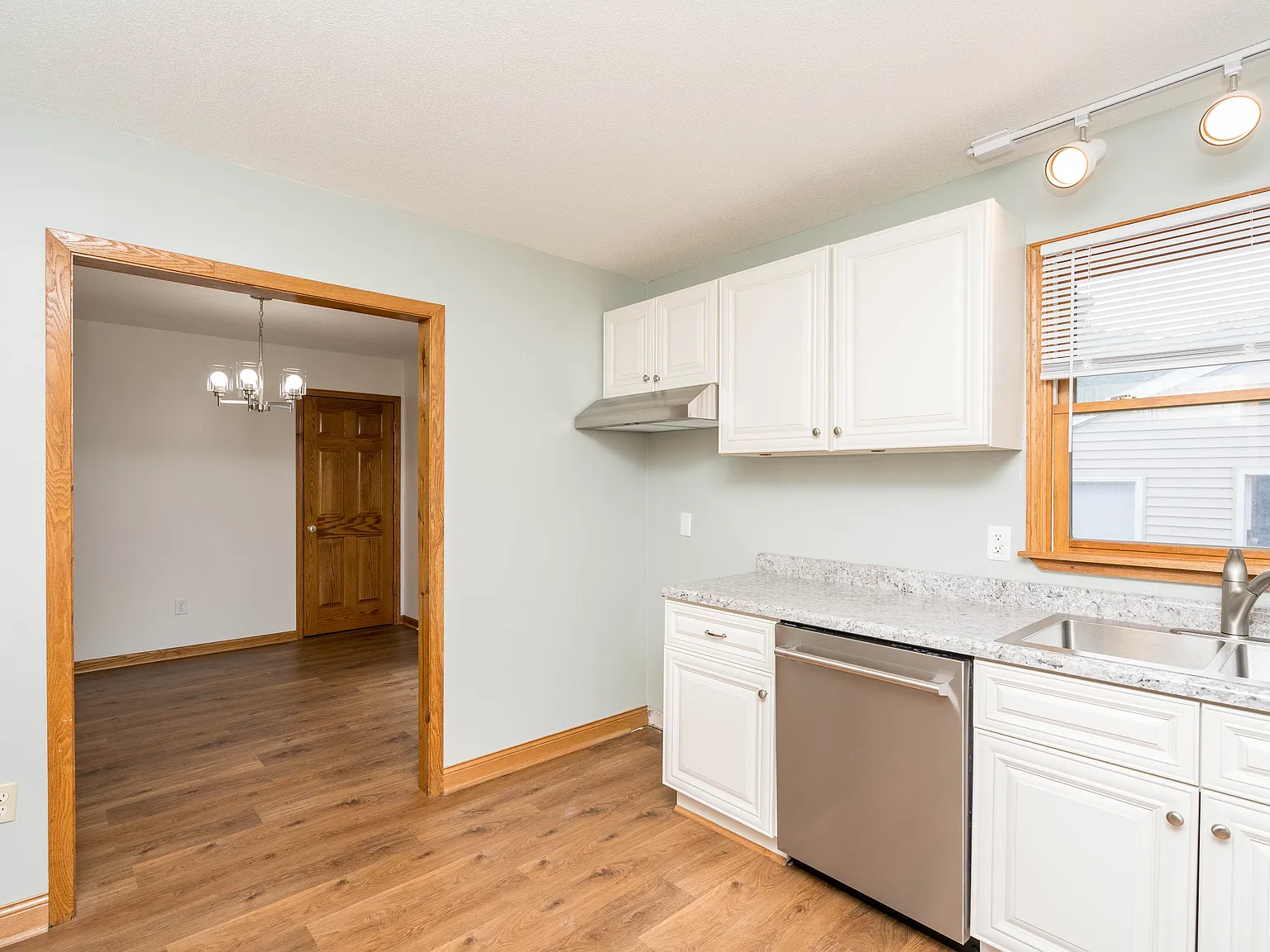 3 bed, 960 sqft, $1,950 — Photo 4