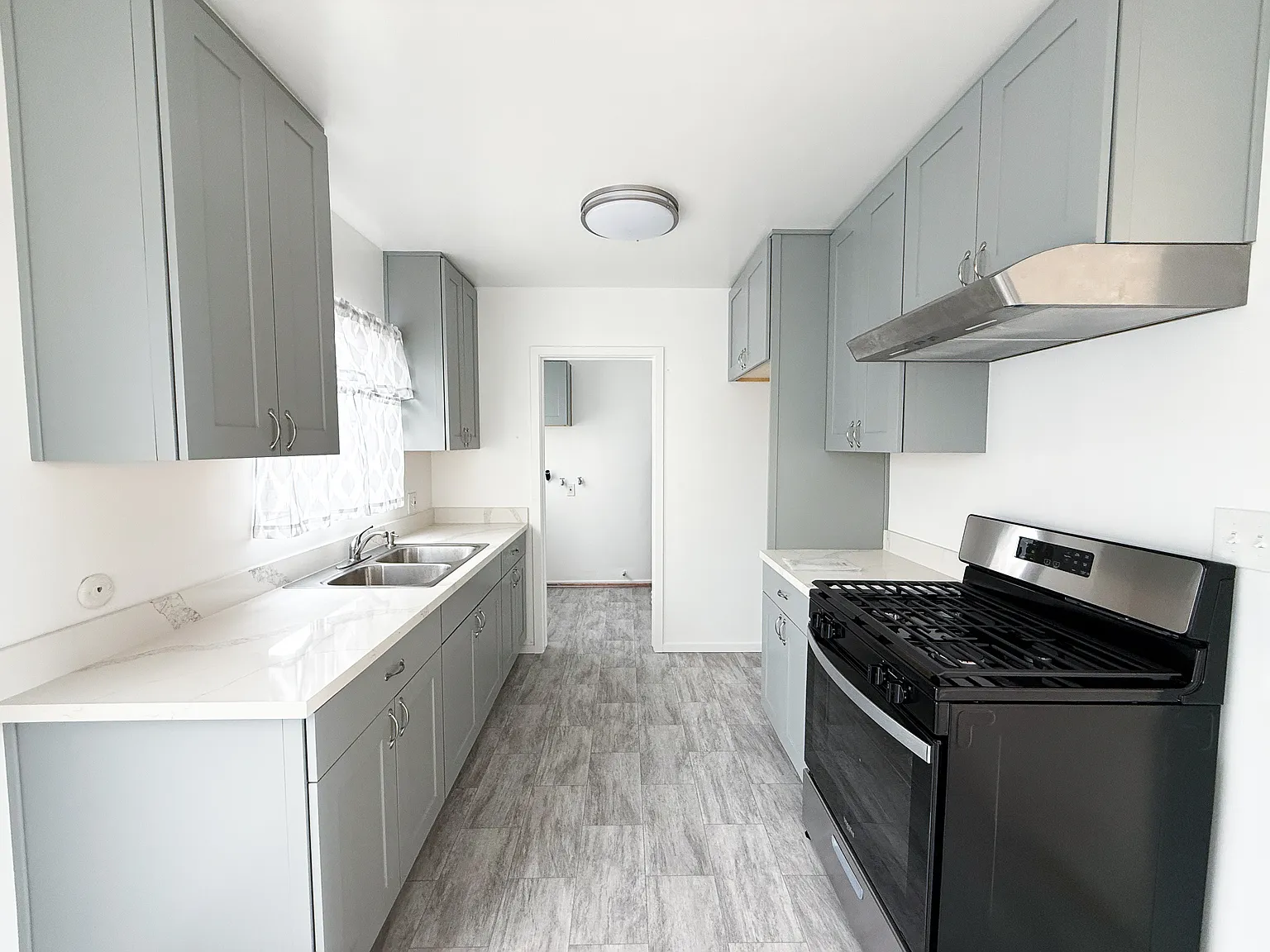 2 bed, 850 sqft, $2,250 — Photo 4