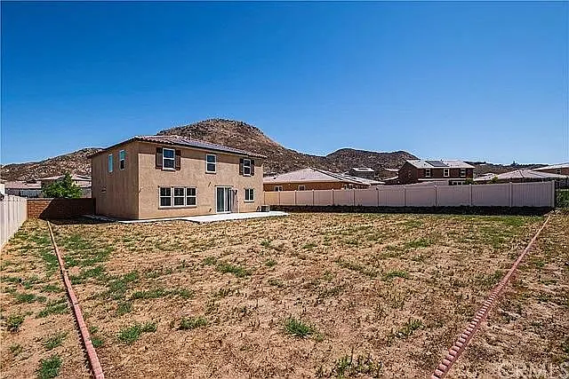 20733 Hearst St — Photo 17