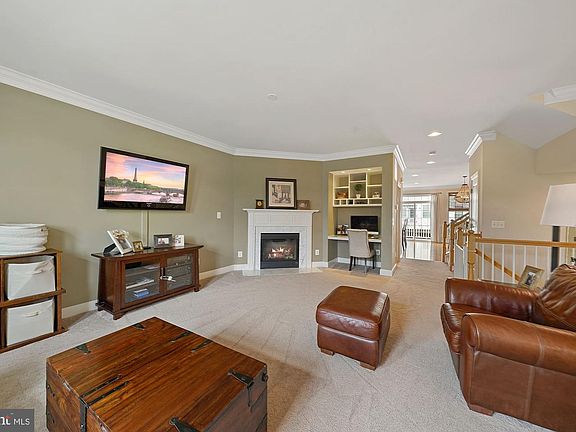 2nd image of 104 Quietwalk Ln