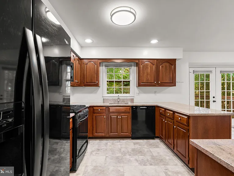 11017 Cedarwood Dr — Photo 10