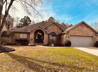 39 Blue Mountain Dr, Maumelle, AR 72113