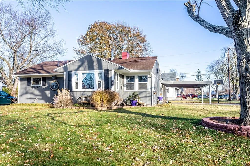 2520 Oakley Ave photo 1