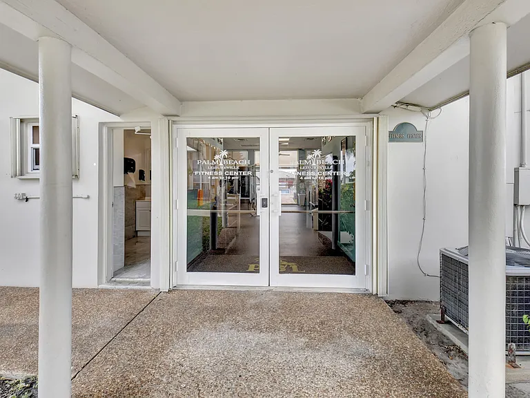 108 SW 9th St — Photo 33