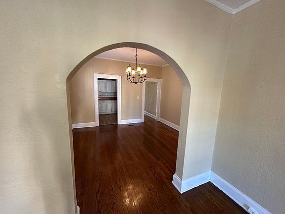 3rd image of 2830 Herschel St #1