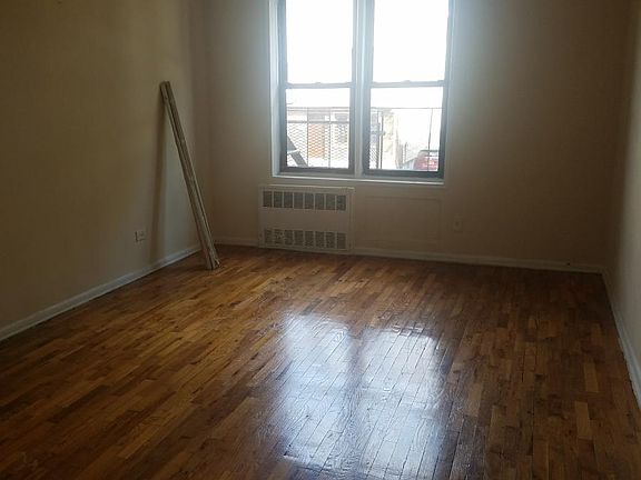 2nd image of 2222 E 18th St APT 1F