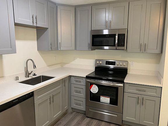3rd image of 235 Fairchild Dr Unit 7