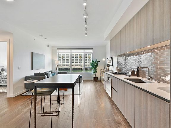 5th image of 1000 3rd St Unit 203