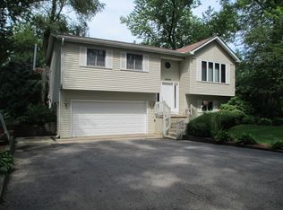 4909 Hilltop Dr, Wonder Lake, IL 60097