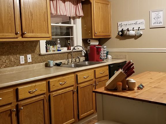 2nd image of 837 McArthur St