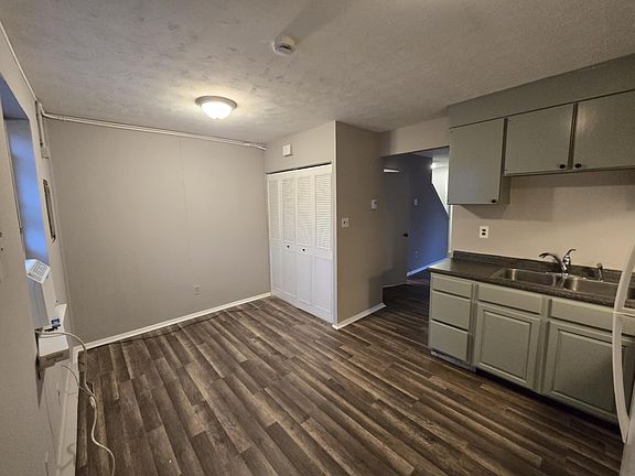 2nd image of 1313 Minefee St
