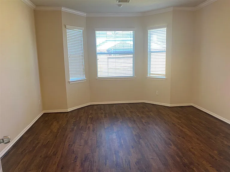 2912 Ashbrook Ln — Photo 6