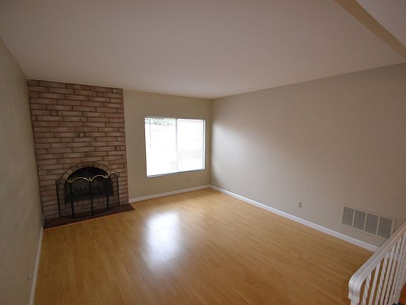 4th image of 40 Tillman Cir