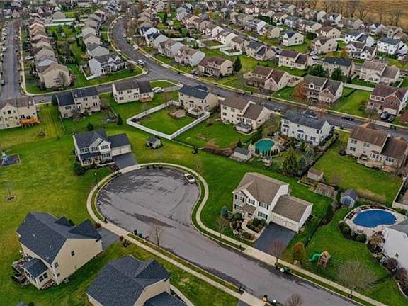 2nd image of 4 Moss Ct